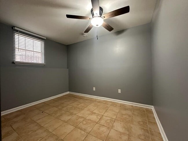 Building Photo - 10750 Plantation Bridge Dr