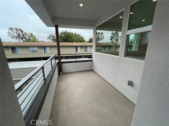 Building Photo - 691 S Lyon St