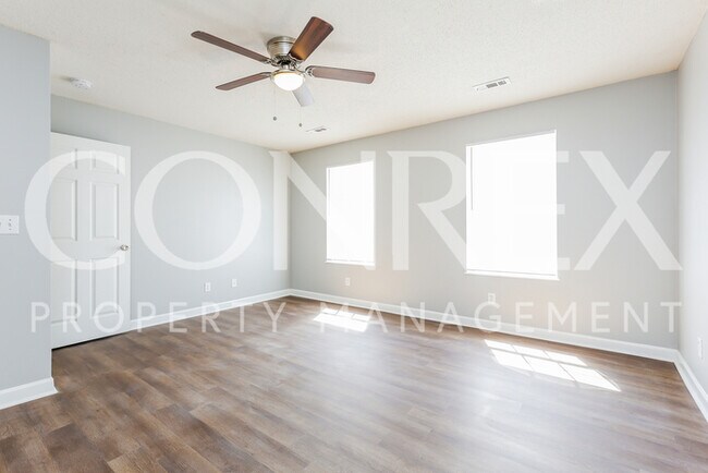 Building Photo - Great Simpsonville Location!