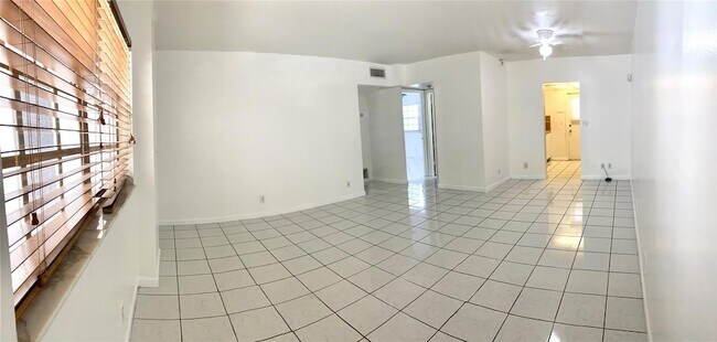 Building Photo - 1407 NE 56th St