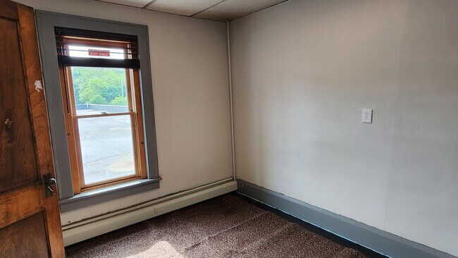 Building Photo - Large 4-5 Bedroom on Historic Main Street in Salamanca NY! Available Now!