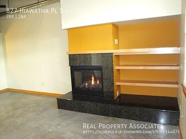 Building Photo - 827 Hiawatha Pl S