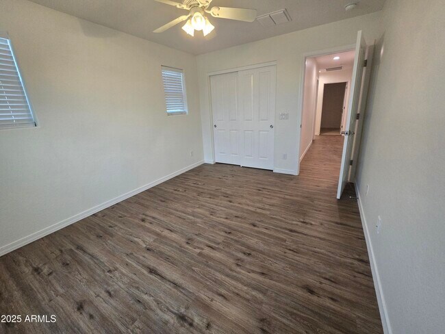 Building Photo - 1514 E Hummingbird Way