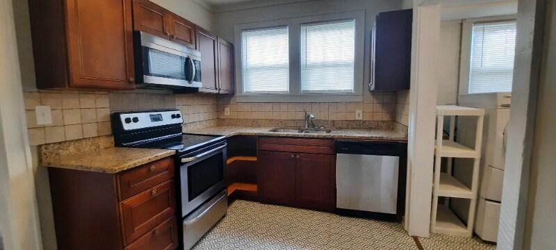 Building Photo - 636 Benton Ave