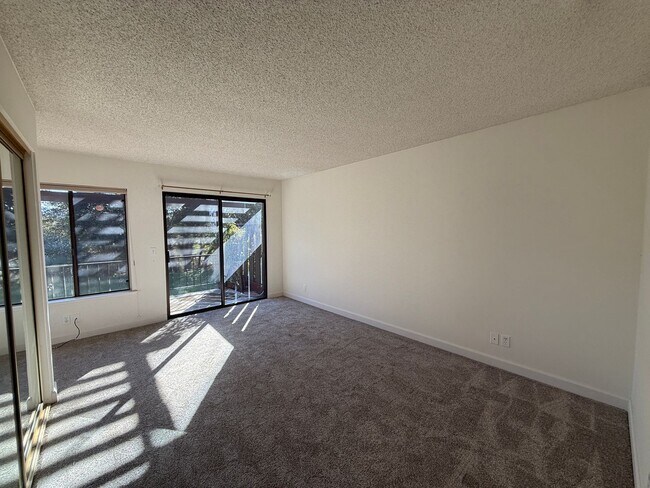 Building Photo - Orcutt Single Story Condo in The Gated Community of Creekridge Villas