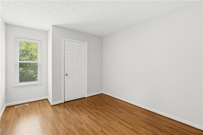 Building Photo - 3447 Kingswood Run