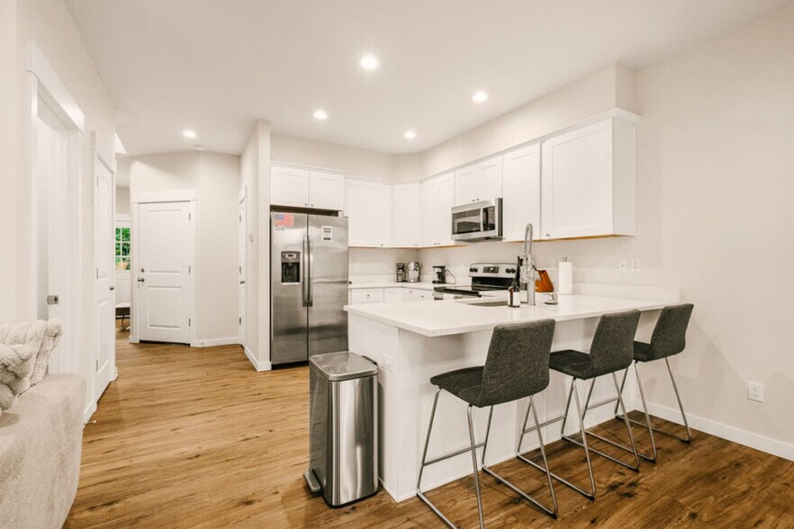 Building Photo - 3213 Grand Blvd