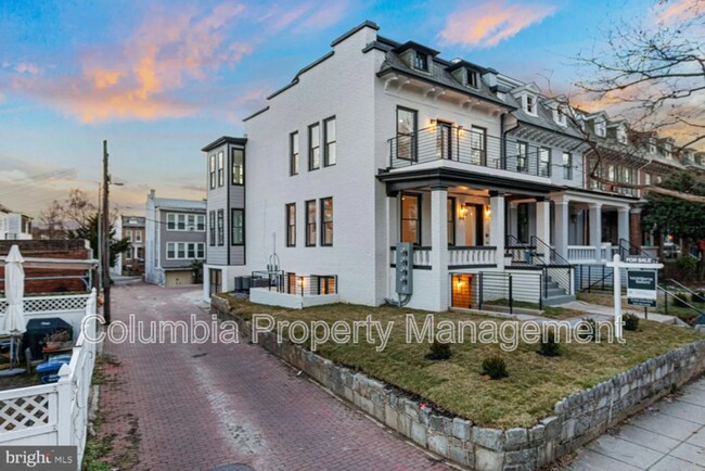 Building Photo - 616 Quebec Pl NW