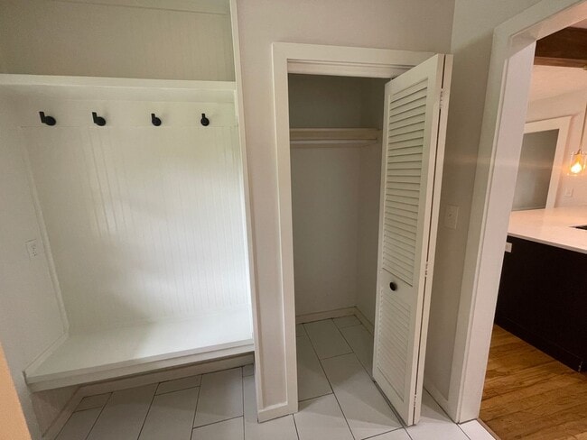 Building Photo - Charming Bungalow