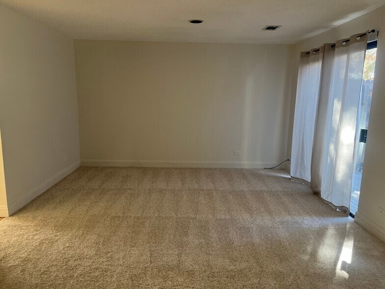 living area - 6424 E Bates Ave