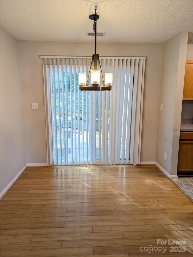 Building Photo - 152 Everett Park Dr