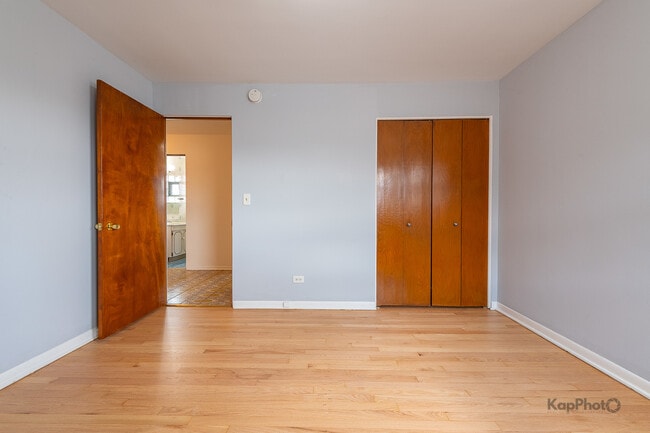 Building Photo - 8417 W Berwyn Ave