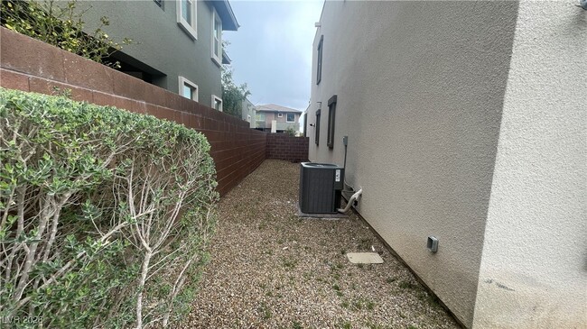 Building Photo - 6037 Andezano Dr