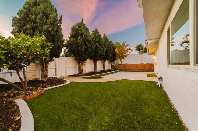 Building Photo - 3163 Camarillo Ave