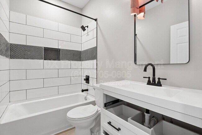 Building Photo - 1209 E Whittier St
