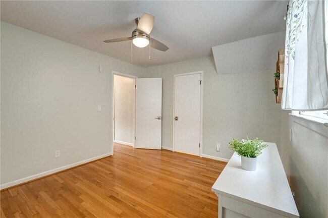 Building Photo - 2955 Delcourt Dr