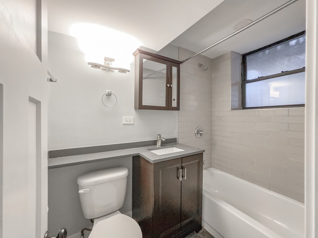 Building Photo - 4416 N Wolcott Ave