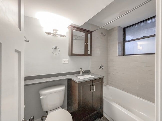 Building Photo - 4416 N Wolcott Ave