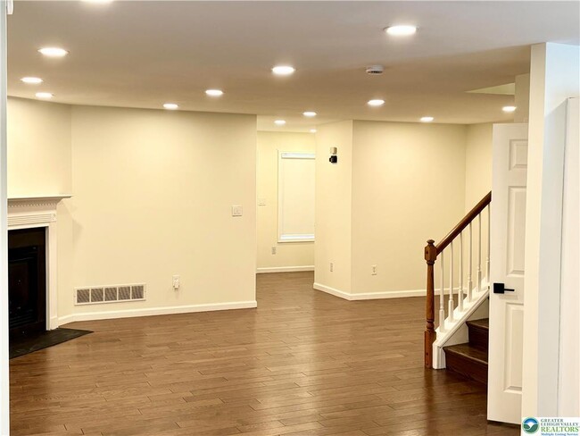 Building Photo - 1319 Mohr Cir