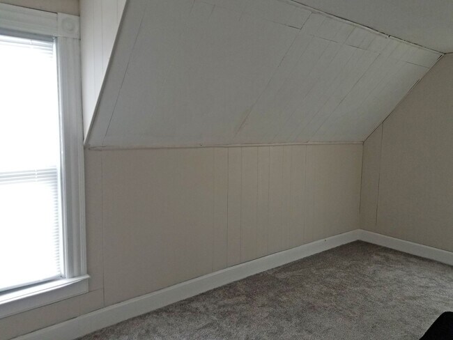 Building Photo - South Side 3 Bedroom House