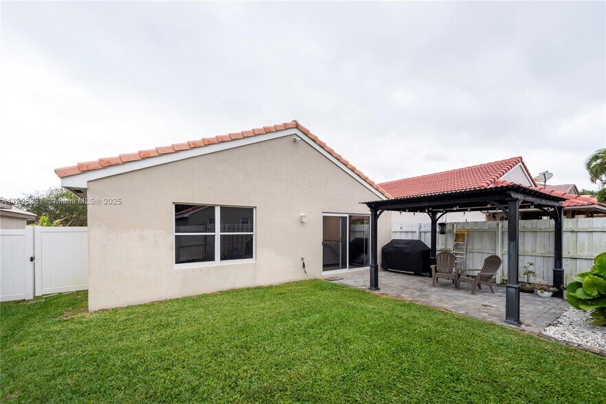 Building Photo - 17953 SW 29th Ln