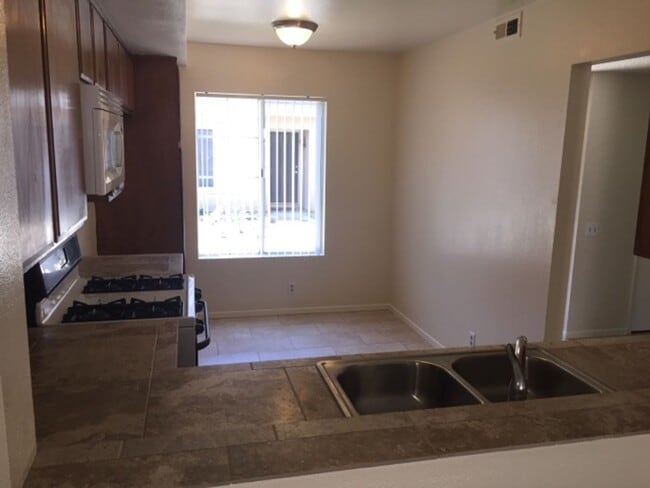 Building Photo - Carmel Valley Condo with garage