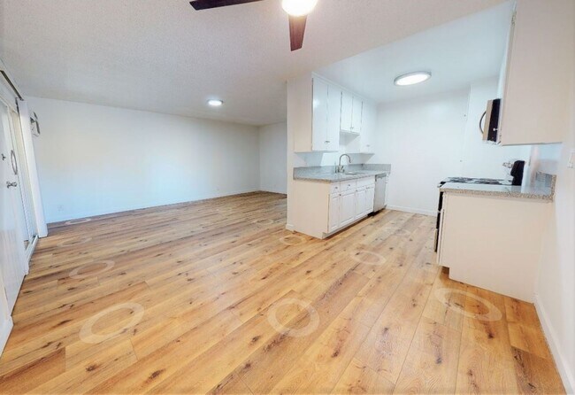 Interior Photo - 20353 Saticoy St