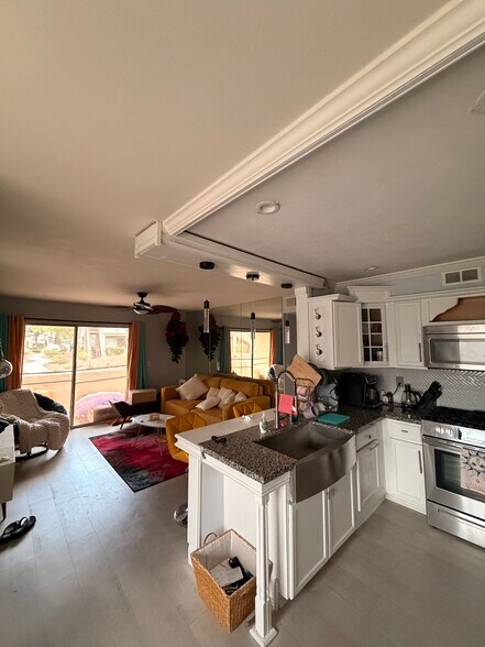 Kitchen - 3225 Casey Dr