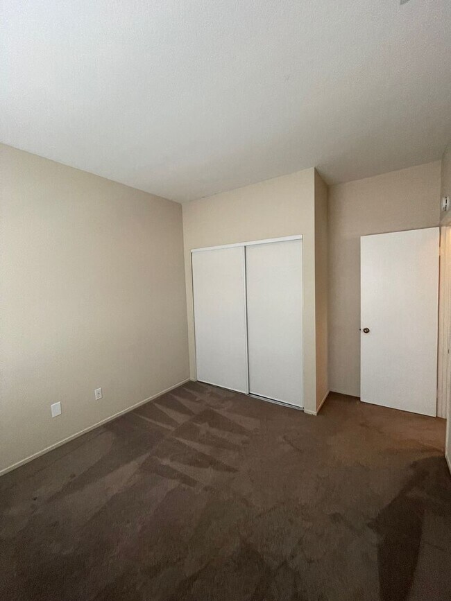 Building Photo - 5341 Columbus Pl