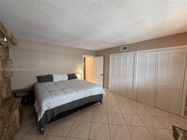 Building Photo - 4100 Galt Ocean Dr