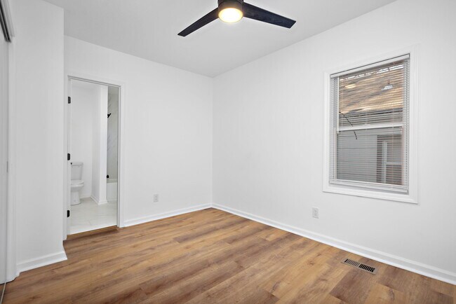 Building Photo - 4516 Mercier St