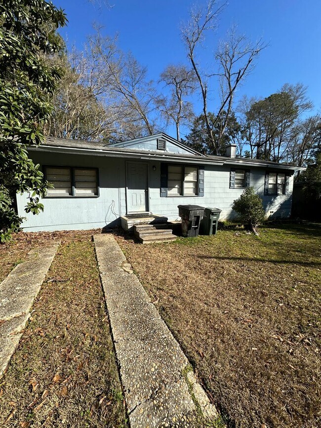Building Photo - 1638 Sharkey St