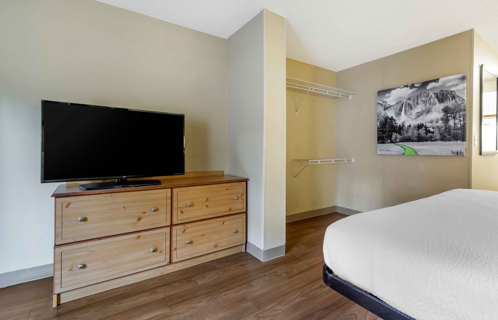 Building Photo - Furnished Studio-Seattle - Bellevue - Factoria