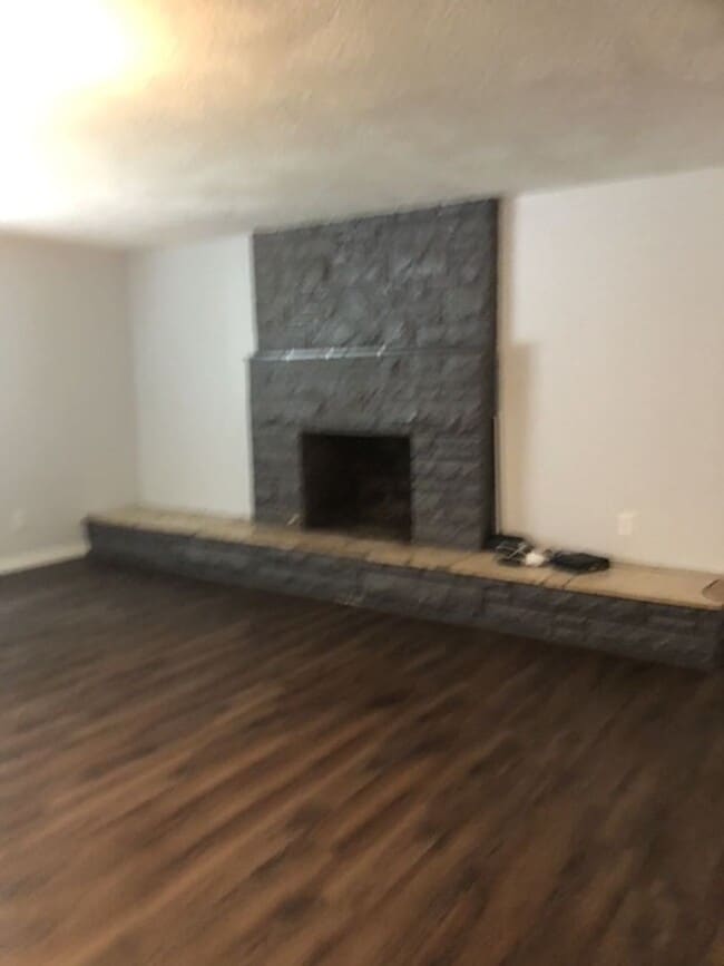 Building Photo - 4 Bed 1 Bath home for rent