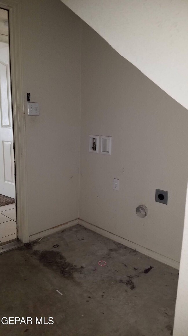 Building Photo - 12912 Alfredo Apodaca Dr