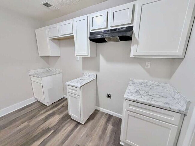 Building Photo - 101 E Davant Ave