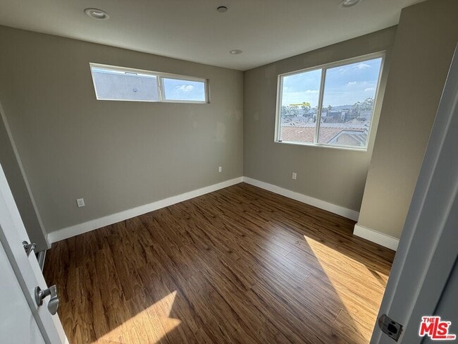 Building Photo - 2303 1/2 Hauser Blvd