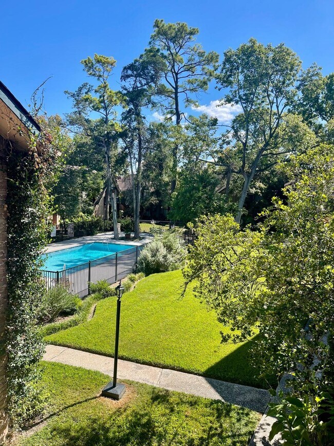 Building Photo - 8229 Kingsbrook Rd