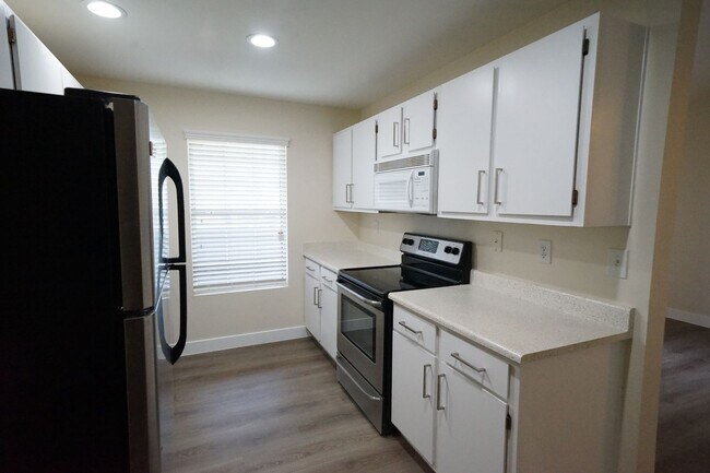 Building Photo - 231 W Horizon Ridge Pkwy