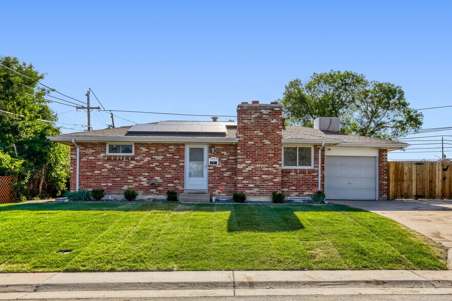 Front - 8063 Wyandot St