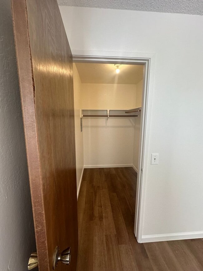 Building Photo - Zanetta Dr. (3057)