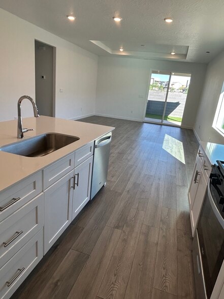 Quartz Countertops - 1362 S Gulch Ln