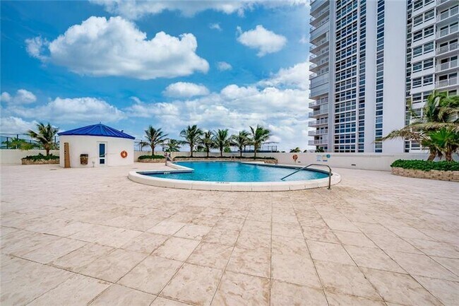 Building Photo - 1360 S Ocean Blvd