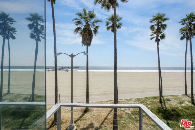 Building Photo - 2911 Ocean Front Walk