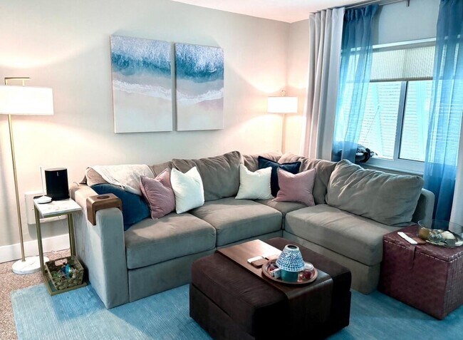 Building Photo - 127 SW 10th Ave