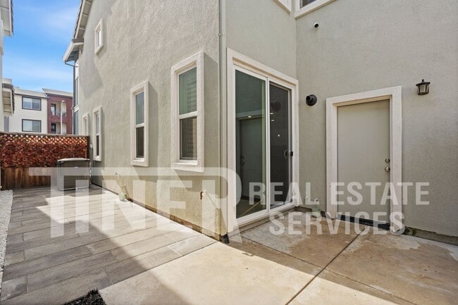 Building Photo - 632 Whitewater Wy