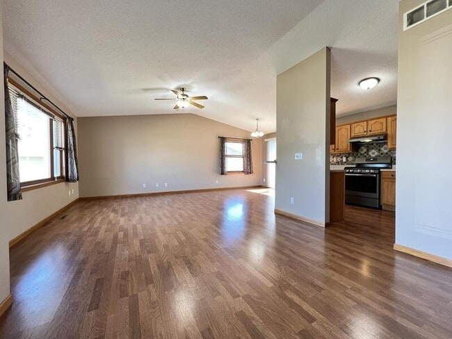 Building Photo - 2305 Eastlawn Dr