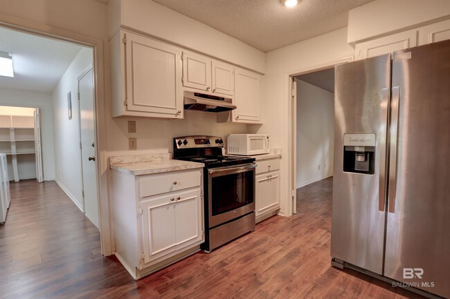 Building Photo - 54 Paddock Dr