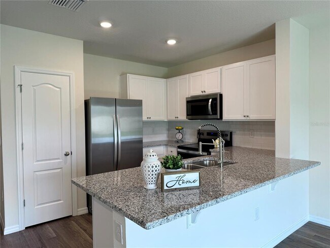 Building Photo - 1213 BALSAM Dr