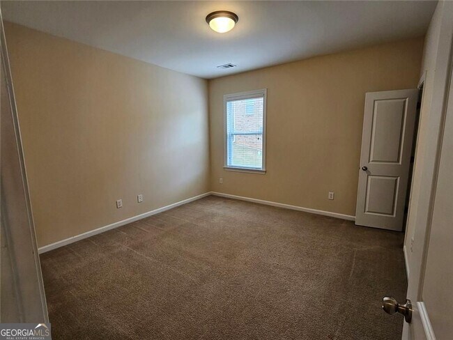 Building Photo - 3755 Long Lake Dr